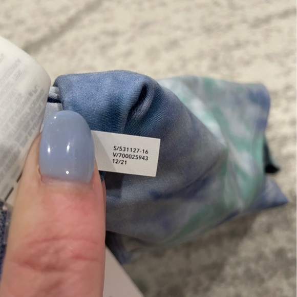 NWT Athleta Blue Tie Dye Conscious Crop Printed A - C - Picture 14 of 16
